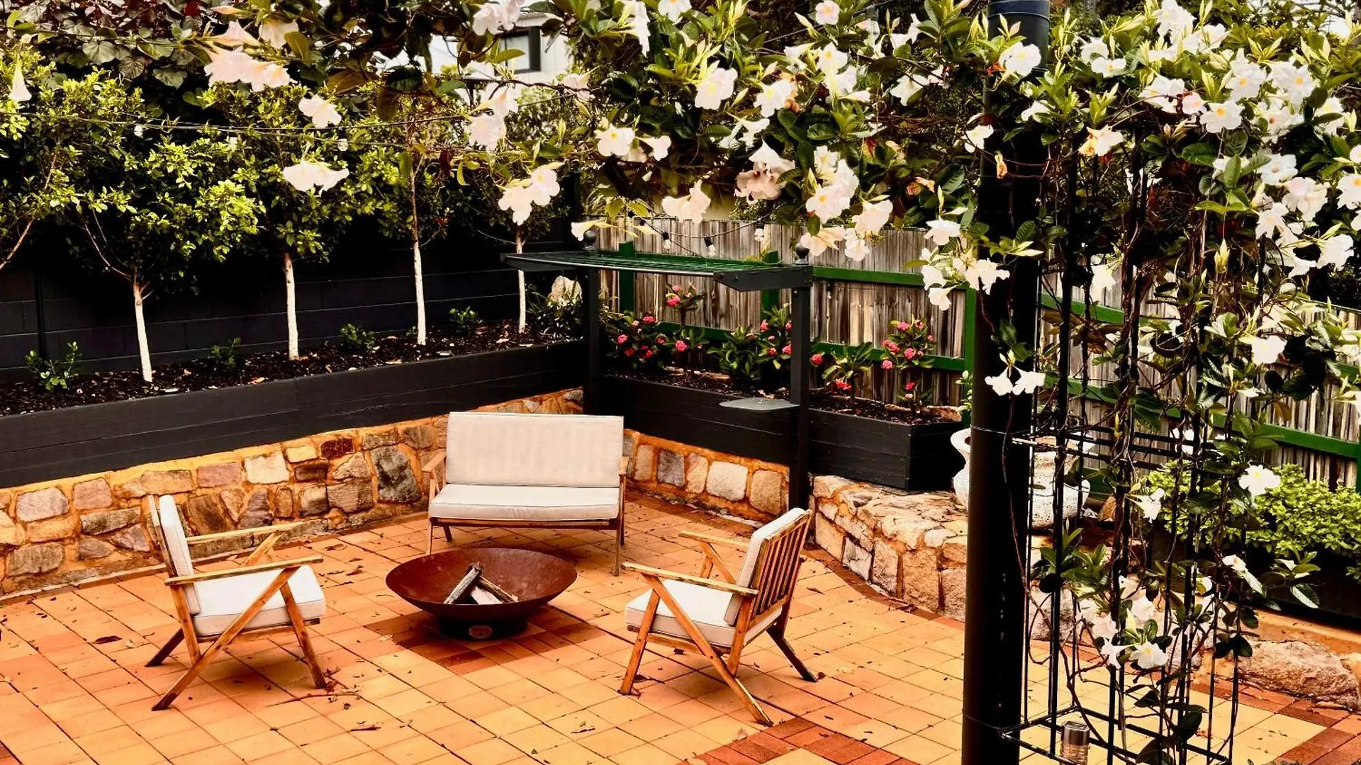 3 Bed Queenslander In Heart Of Brisbane 0*,